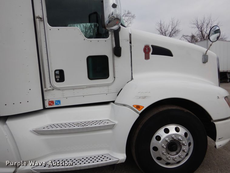 image for item DH5065 2011 Kenworth T660 semi truck