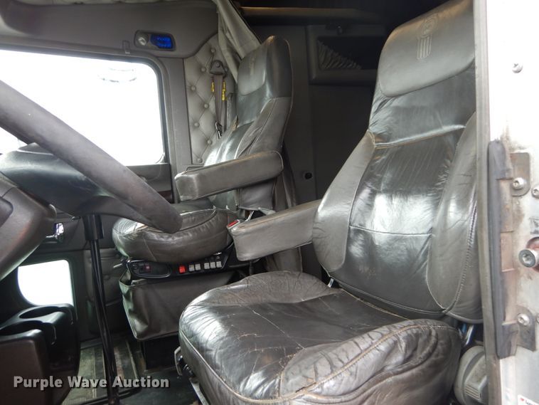 image for item DH5065 2011 Kenworth T660 semi truck