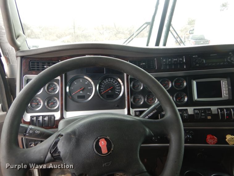 image for item DH5065 2011 Kenworth T660 semi truck