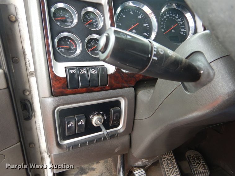 image for item DH5065 2011 Kenworth T660 semi truck