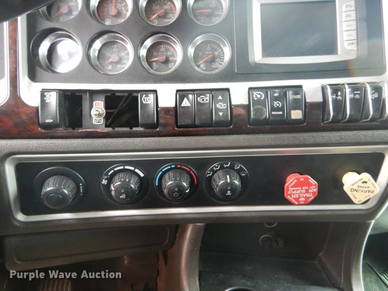 image for item DH5065 2011 Kenworth T660 semi truck