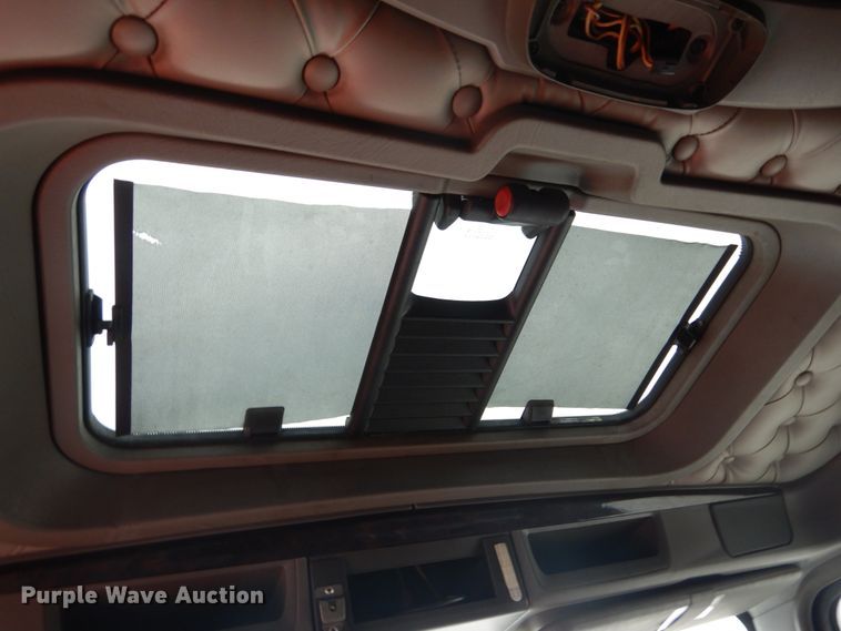 image for item DH5065 2011 Kenworth T660 semi truck