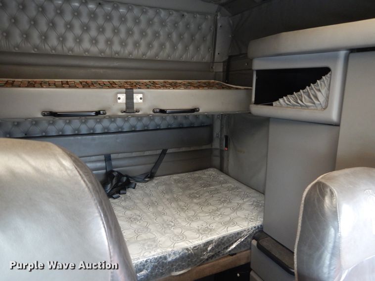 image for item DH5065 2011 Kenworth T660 semi truck