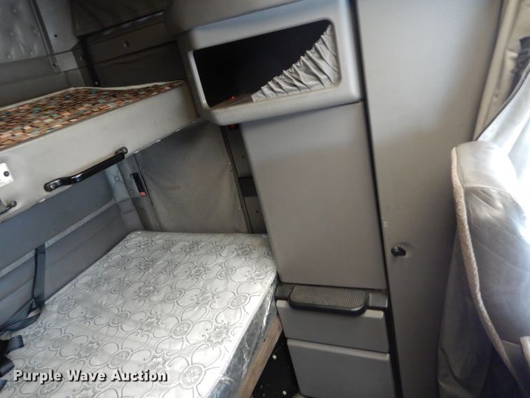 image for item DH5065 2011 Kenworth T660 semi truck