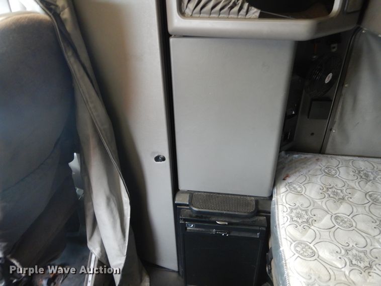 image for item DH5065 2011 Kenworth T660 semi truck