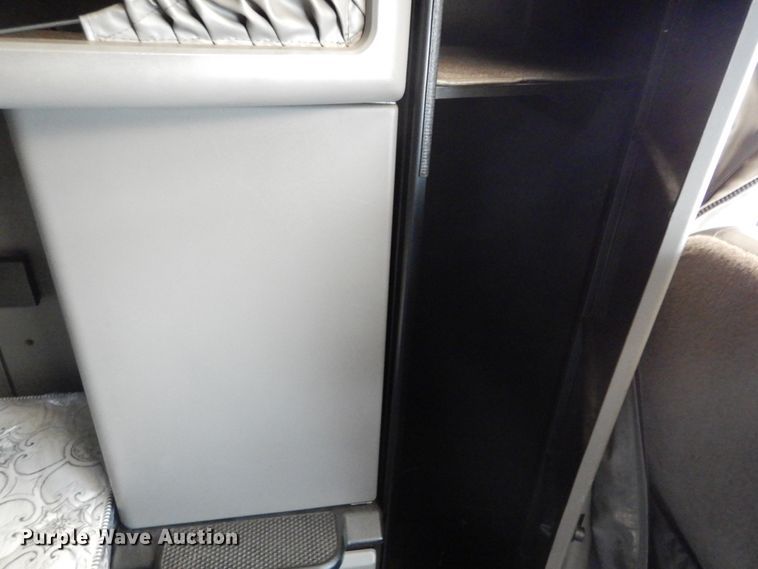 image for item DH5065 2011 Kenworth T660 semi truck