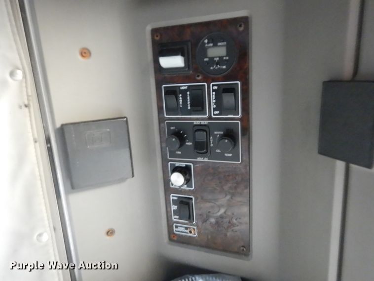 image for item DH5065 2011 Kenworth T660 semi truck