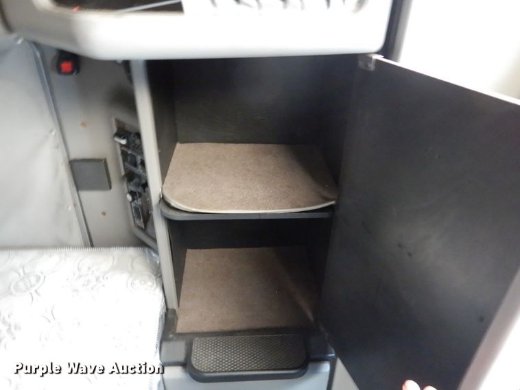 image for item DH5065 2011 Kenworth T660 semi truck