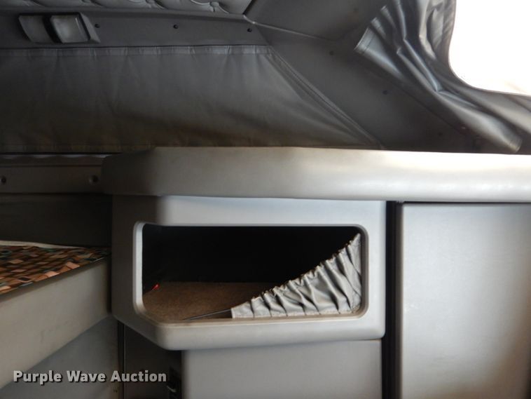 image for item DH5065 2011 Kenworth T660 semi truck