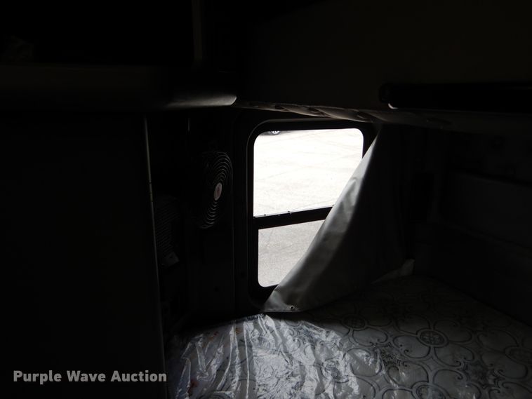 image for item DH5065 2011 Kenworth T660 semi truck