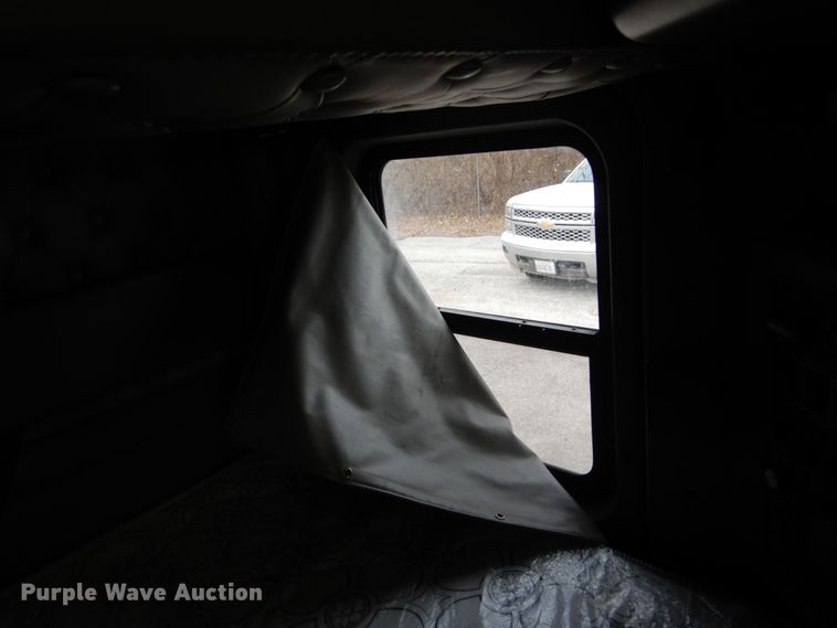 image for item DH5065 2011 Kenworth T660 semi truck