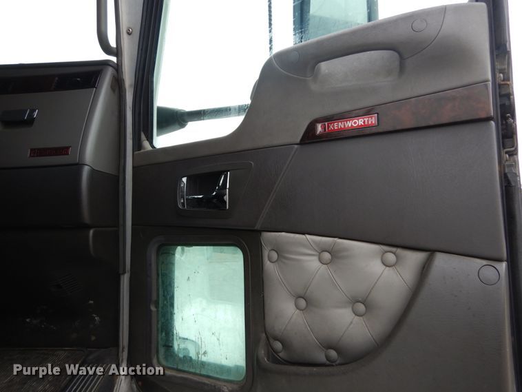 image for item DH5065 2011 Kenworth T660 semi truck