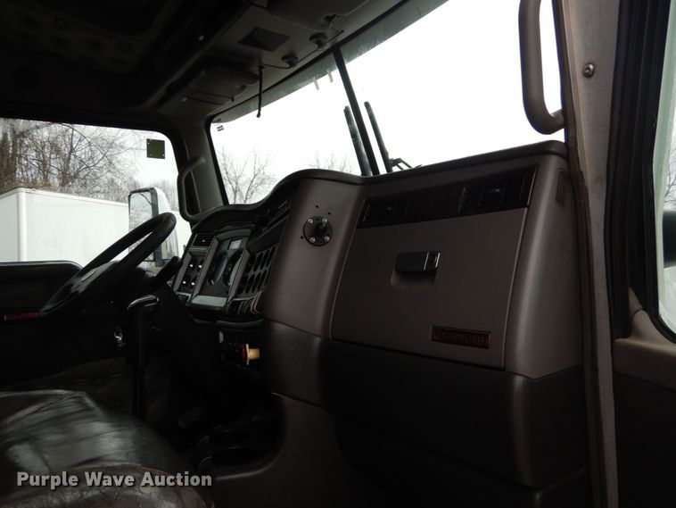 image for item DH5065 2011 Kenworth T660 semi truck