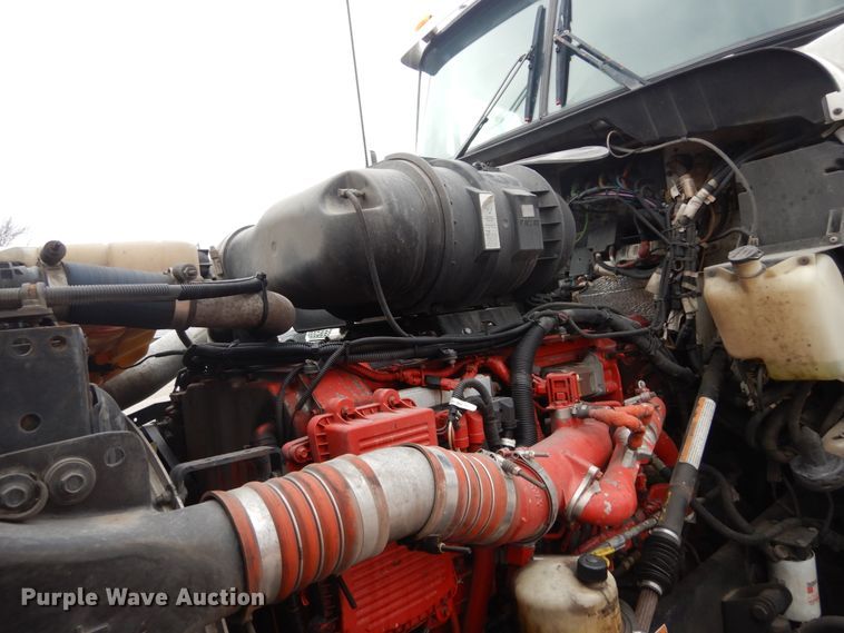 image for item DH5065 2011 Kenworth T660 semi truck