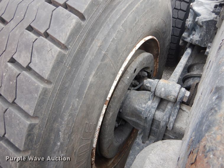 image for item DH5065 2011 Kenworth T660 semi truck