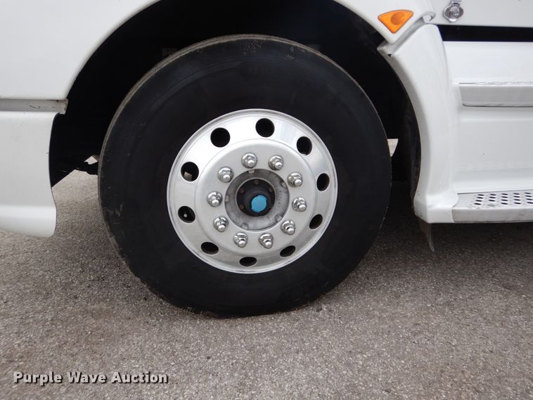 image for item DH5065 2011 Kenworth T660 semi truck