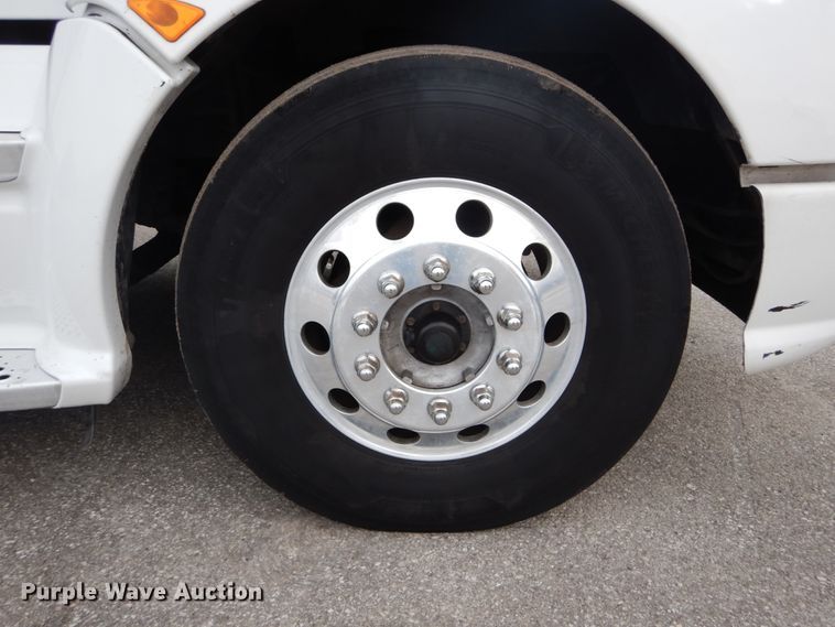 image for item DH5065 2011 Kenworth T660 semi truck