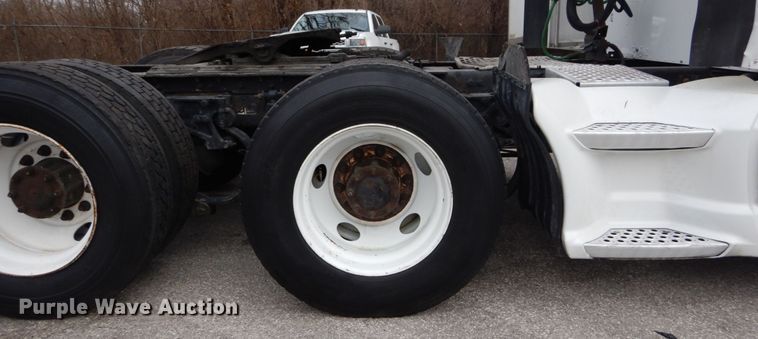 image for item DH5065 2011 Kenworth T660 semi truck