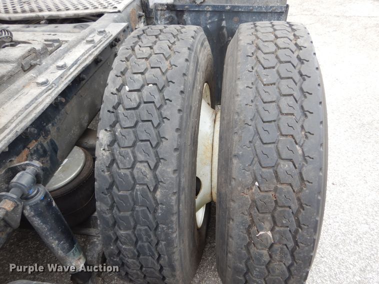 image for item DH5065 2011 Kenworth T660 semi truck