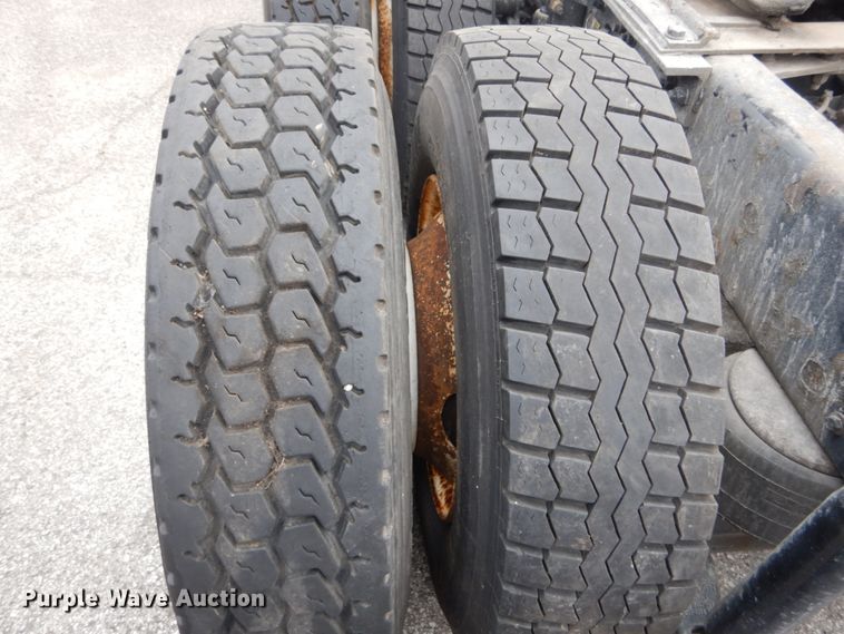 image for item DH5065 2011 Kenworth T660 semi truck