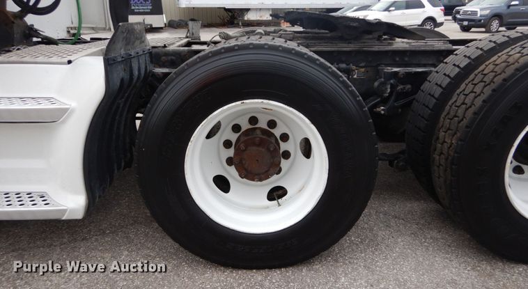 image for item DH5065 2011 Kenworth T660 semi truck