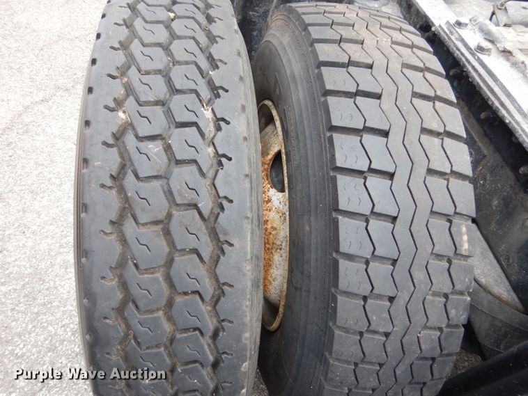 image for item DH5065 2011 Kenworth T660 semi truck