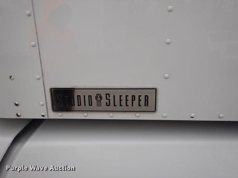 image for item DH5065 2011 Kenworth T660 semi truck