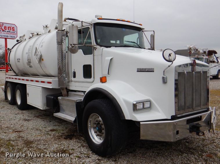 image for item DH5307 2012 Kenworth T800 vacuum truck