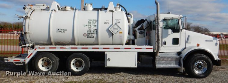 image for item DH5307 2012 Kenworth T800 vacuum truck