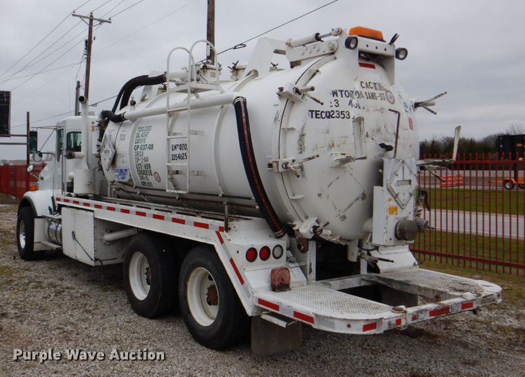 image for item DH5307 2012 Kenworth T800 vacuum truck