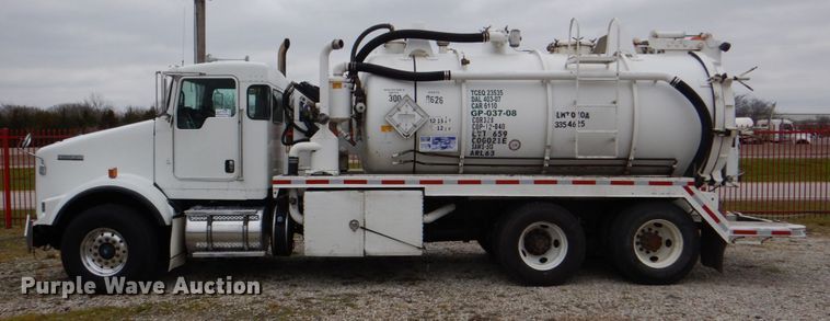 image for item DH5307 2012 Kenworth T800 vacuum truck