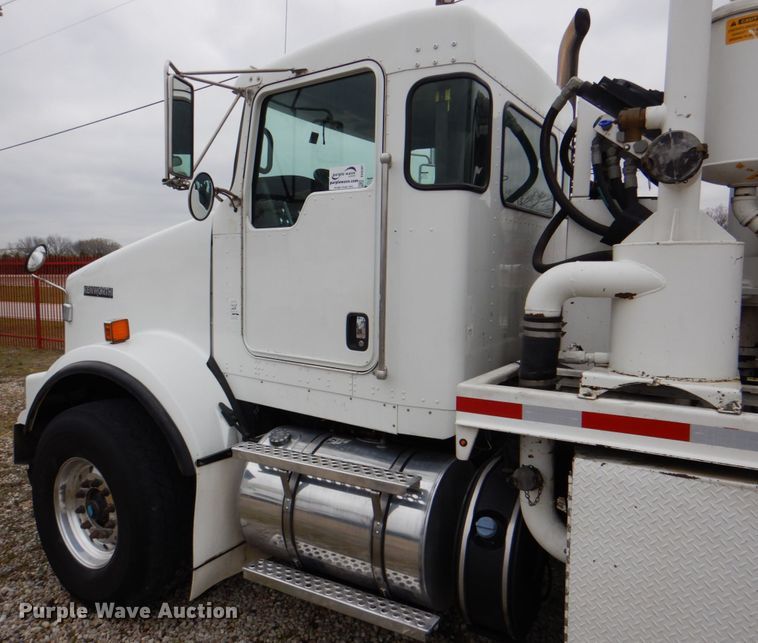 image for item DH5307 2012 Kenworth T800 vacuum truck