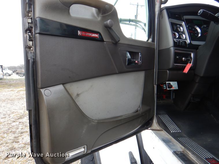 image for item DH5307 2012 Kenworth T800 vacuum truck