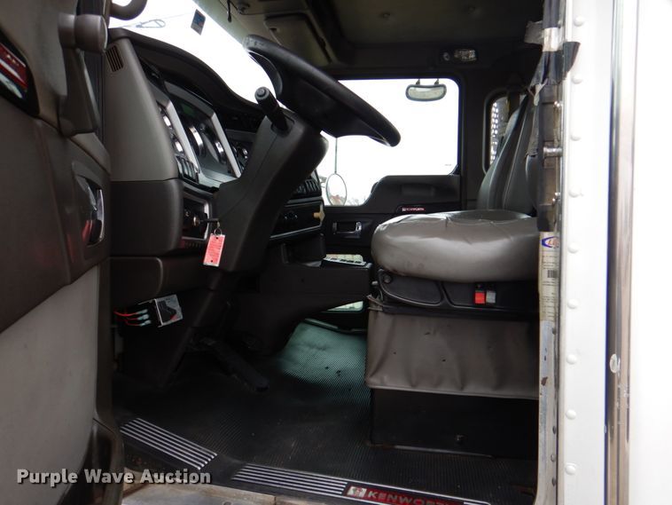 image for item DH5307 2012 Kenworth T800 vacuum truck