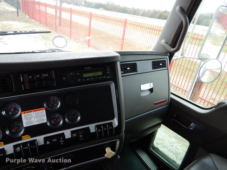 image for item DH5307 2012 Kenworth T800 vacuum truck