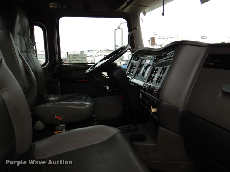 image for item DH5307 2012 Kenworth T800 vacuum truck