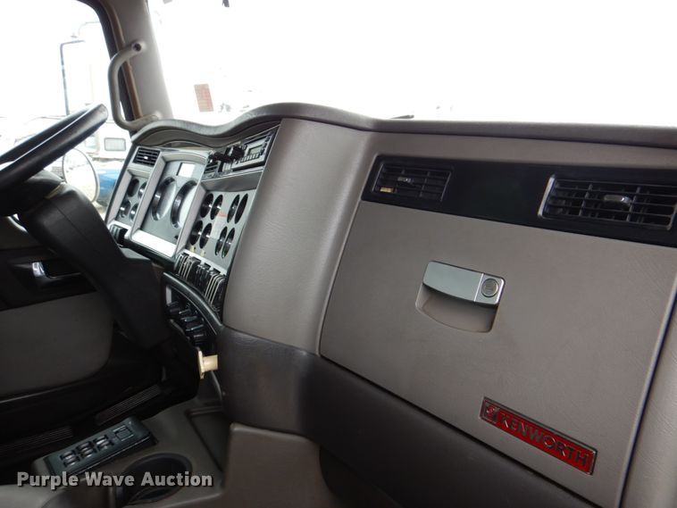 image for item DH5307 2012 Kenworth T800 vacuum truck