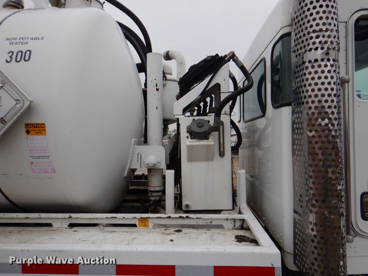 image for item DH5307 2012 Kenworth T800 vacuum truck