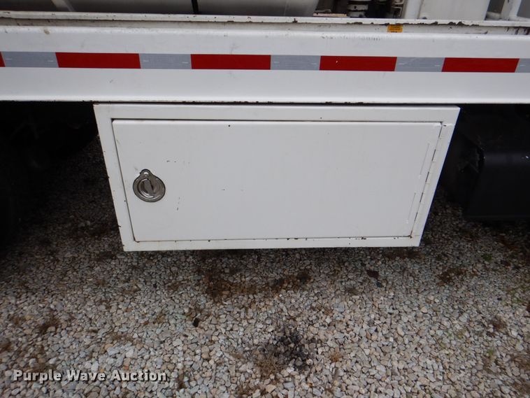 image for item DH5307 2012 Kenworth T800 vacuum truck