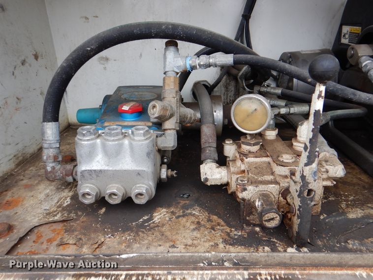 image for item DH5307 2012 Kenworth T800 vacuum truck