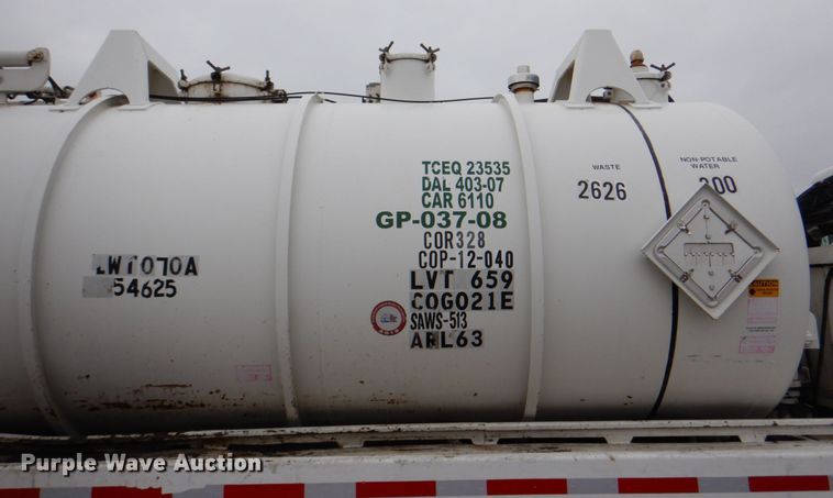 image for item DH5307 2012 Kenworth T800 vacuum truck