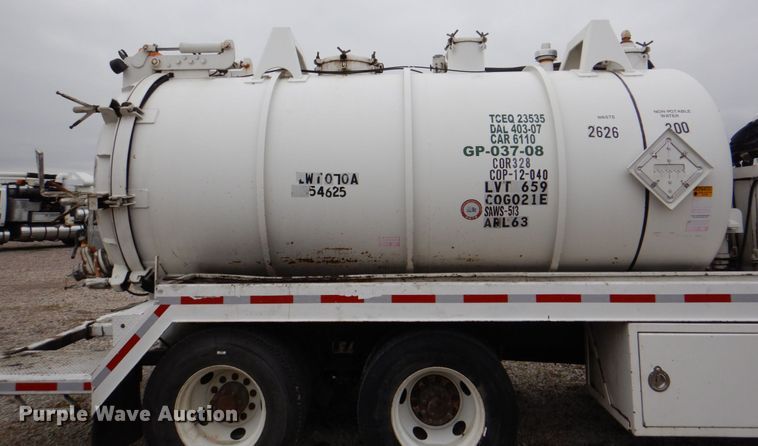 image for item DH5307 2012 Kenworth T800 vacuum truck