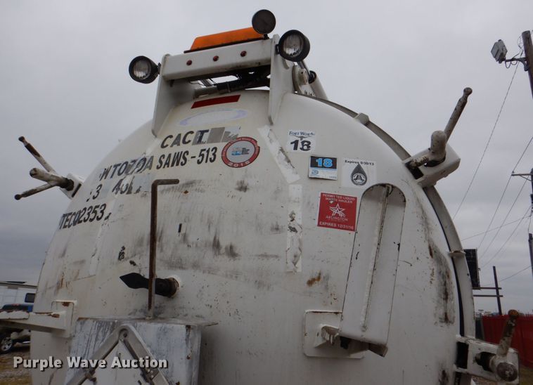 image for item DH5307 2012 Kenworth T800 vacuum truck