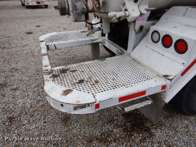 image for item DH5307 2012 Kenworth T800 vacuum truck