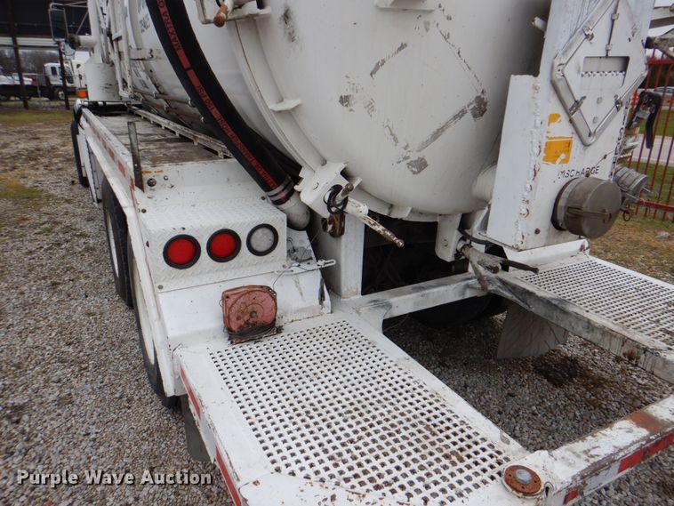 image for item DH5307 2012 Kenworth T800 vacuum truck