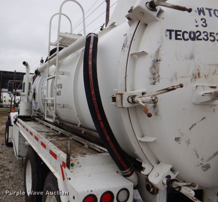 image for item DH5307 2012 Kenworth T800 vacuum truck