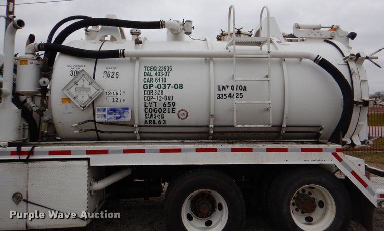 image for item DH5307 2012 Kenworth T800 vacuum truck