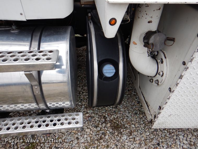 image for item DH5307 2012 Kenworth T800 vacuum truck