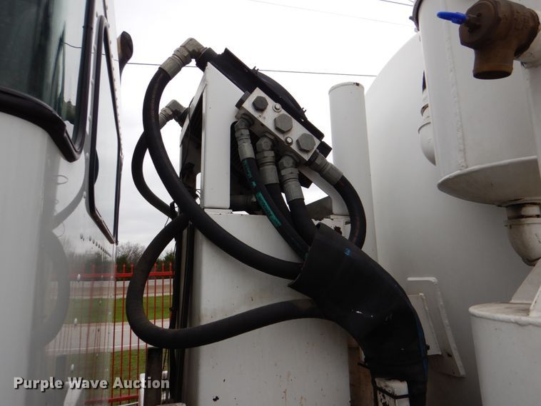 image for item DH5307 2012 Kenworth T800 vacuum truck