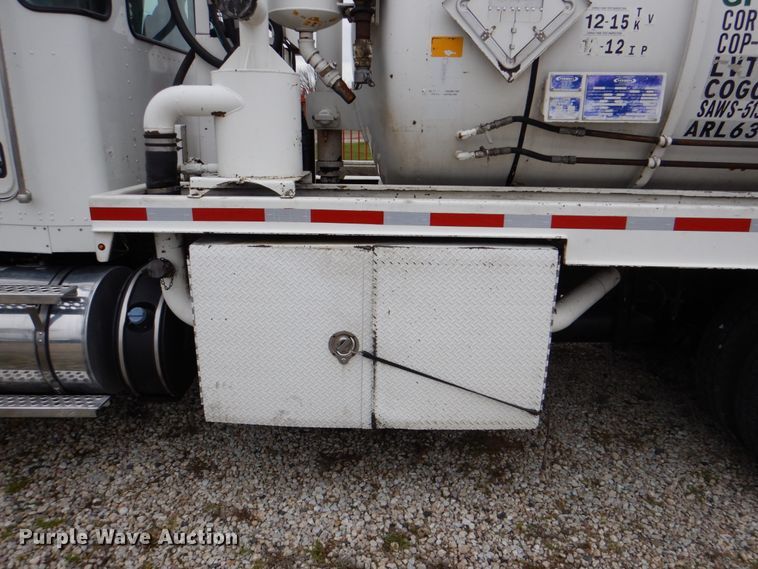 image for item DH5307 2012 Kenworth T800 vacuum truck